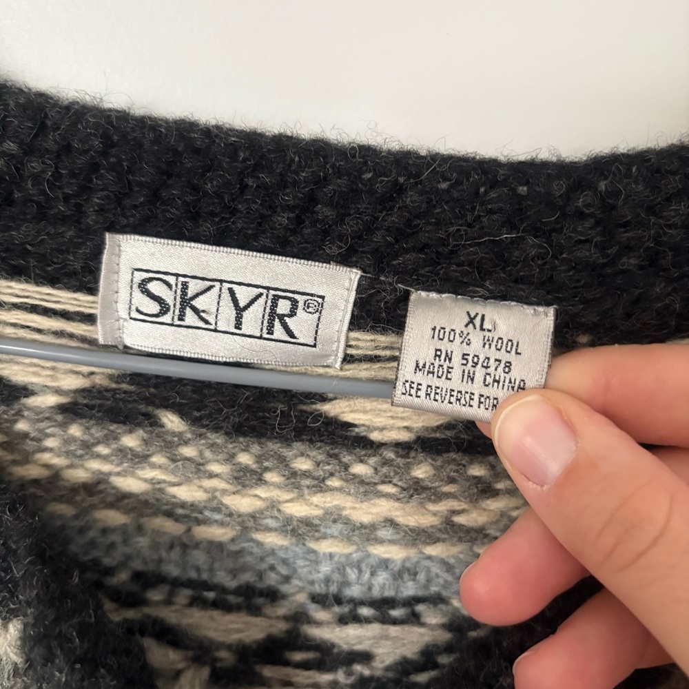 Vintage SKYR 100% Wool Nordic Floral Cardigan XL Silver Crest Buttons Cottagecor - Picture 5 of 10